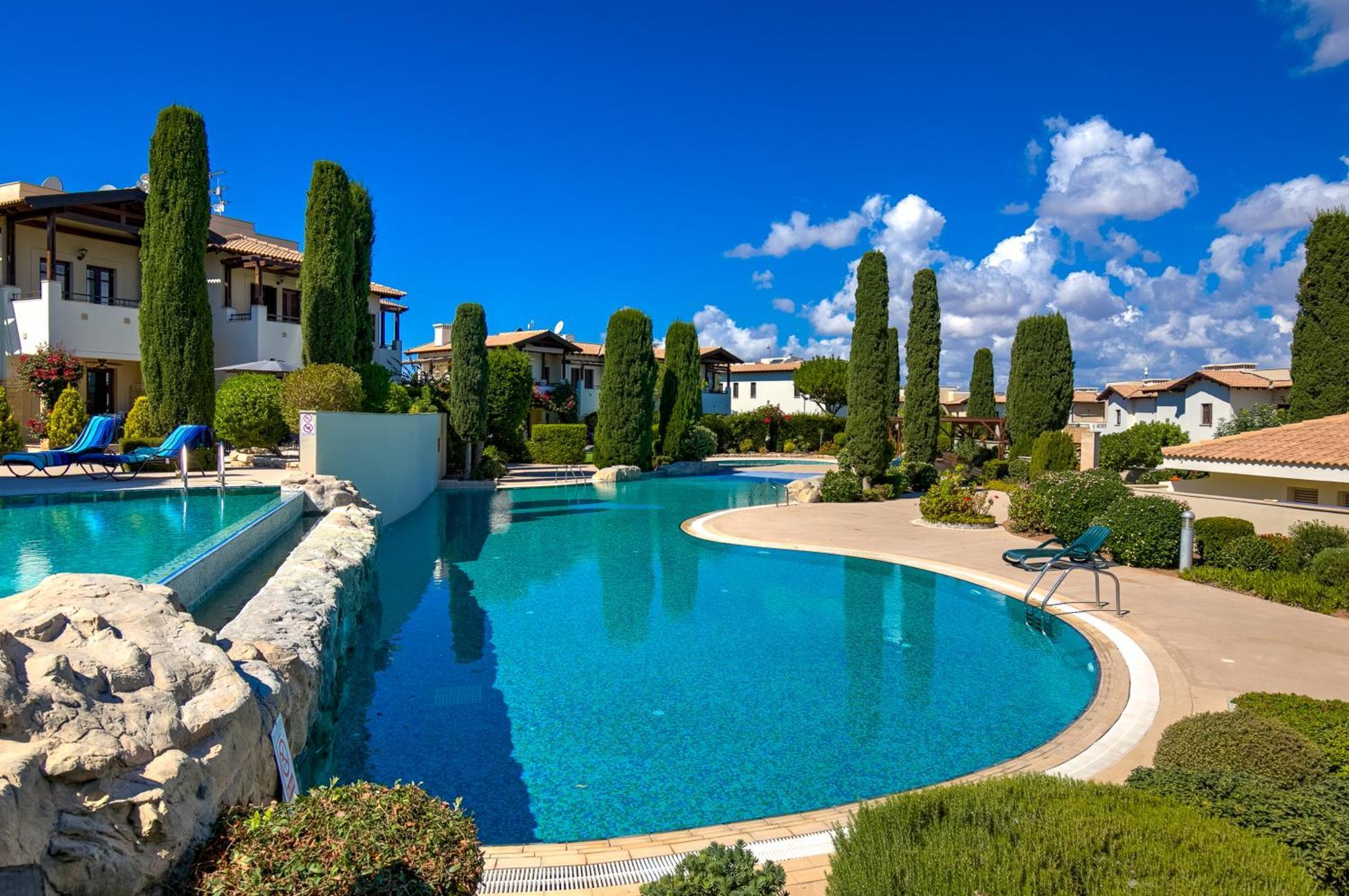 2 Bedroom Apartment Chloe With Communal Pool, Aphrodite Hills Resort Kouklia Buitenkant foto