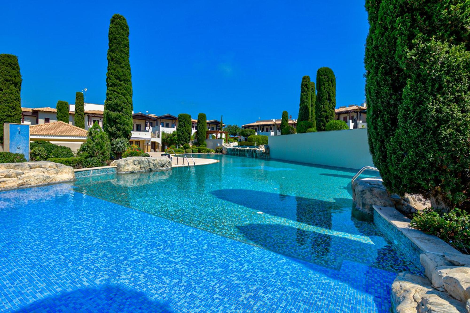 2 Bedroom Apartment Chloe With Communal Pool, Aphrodite Hills Resort Kouklia Buitenkant foto