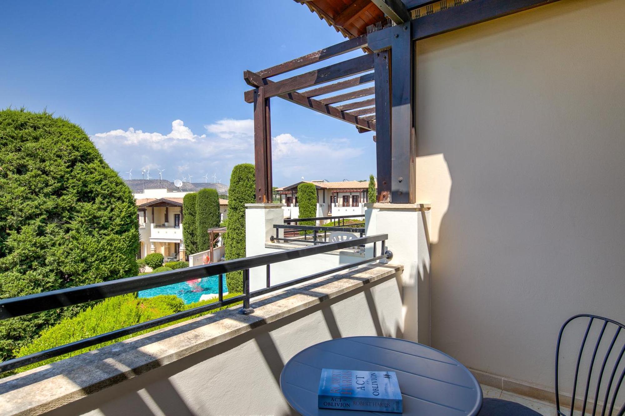 2 Bedroom Apartment Chloe With Communal Pool, Aphrodite Hills Resort Kouklia Buitenkant foto