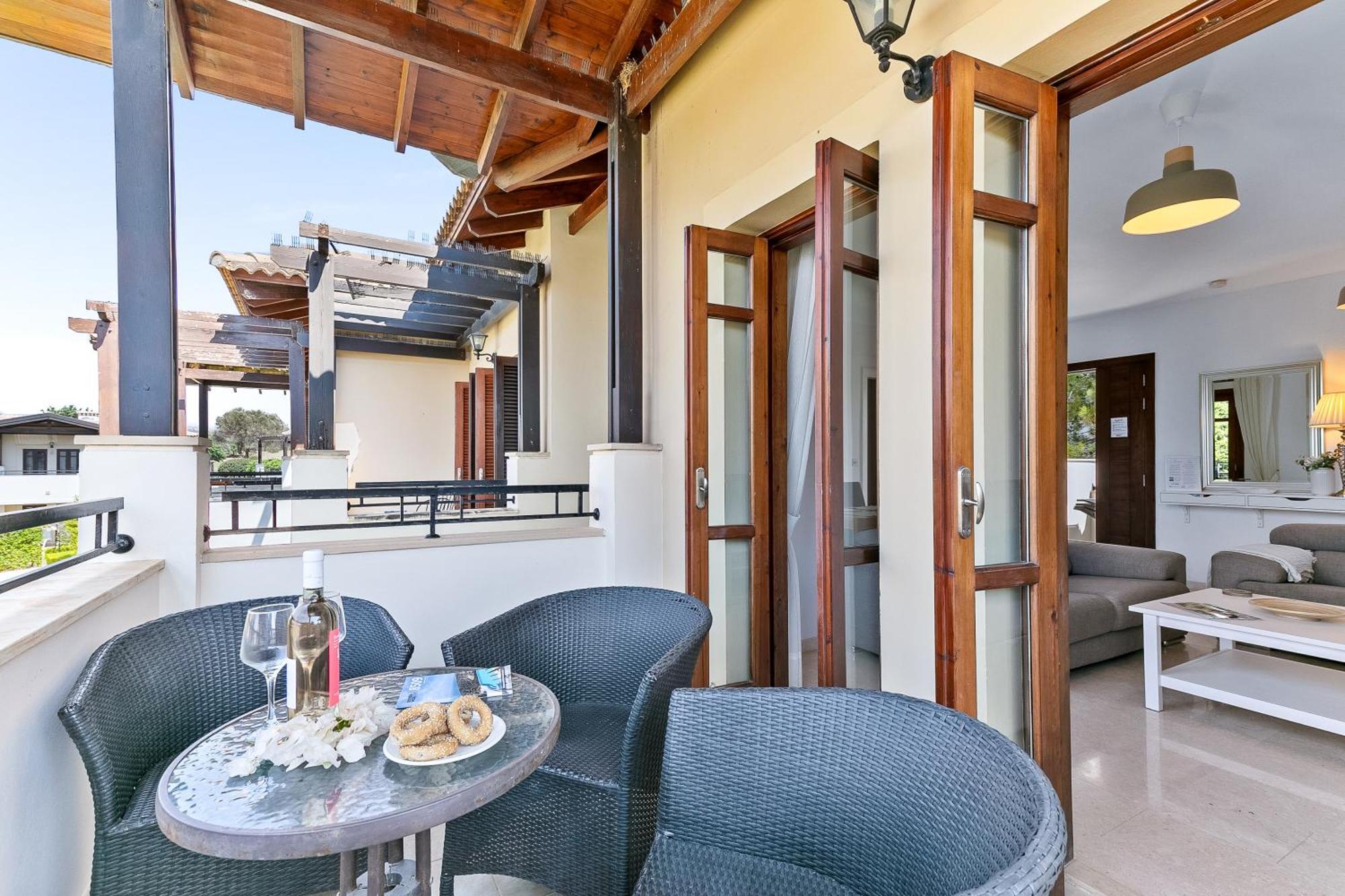 2 Bedroom Apartment Chloe With Communal Pool, Aphrodite Hills Resort Kouklia Buitenkant foto
