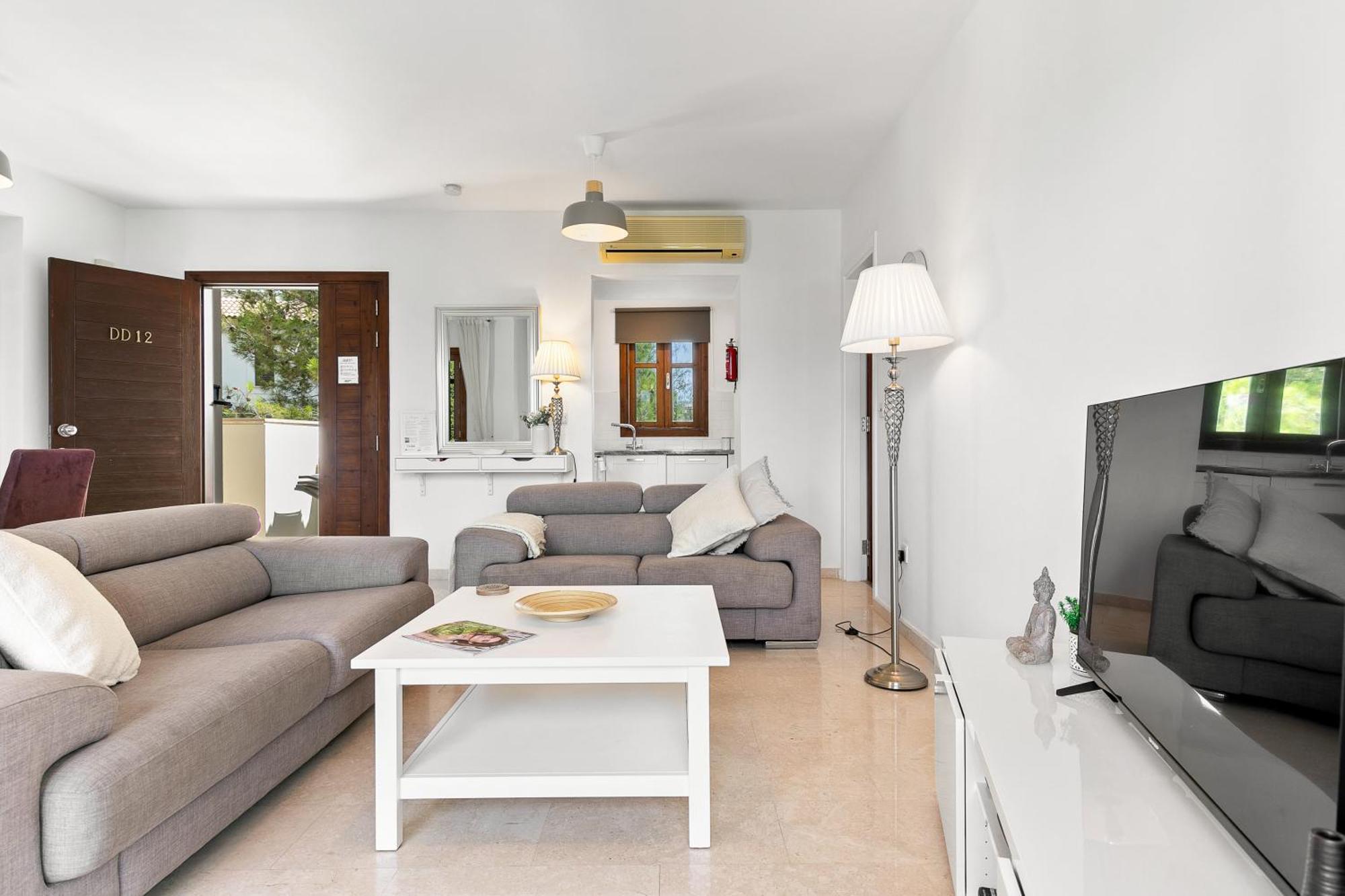 2 Bedroom Apartment Chloe With Communal Pool, Aphrodite Hills Resort Kouklia Buitenkant foto
