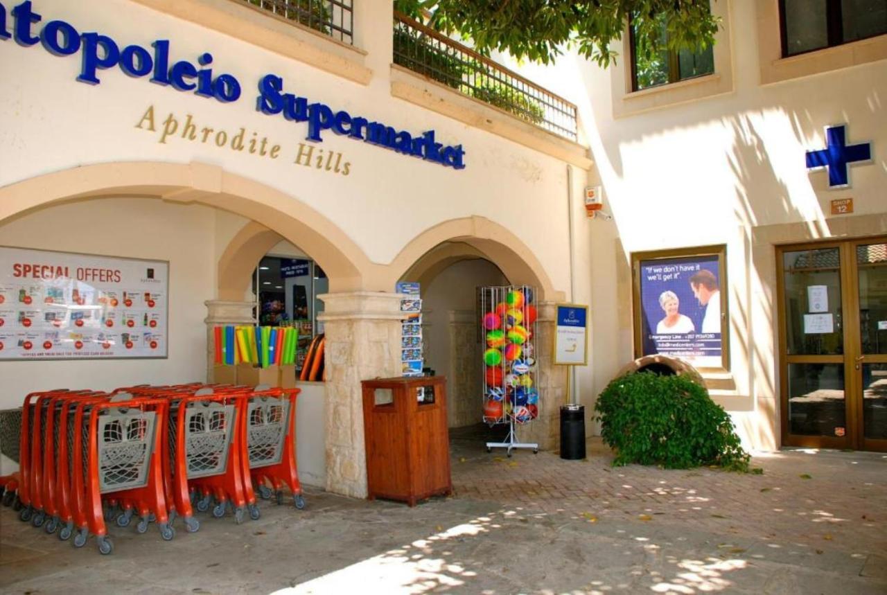 2 Bedroom Apartment Chloe With Communal Pool, Aphrodite Hills Resort Kouklia Buitenkant foto